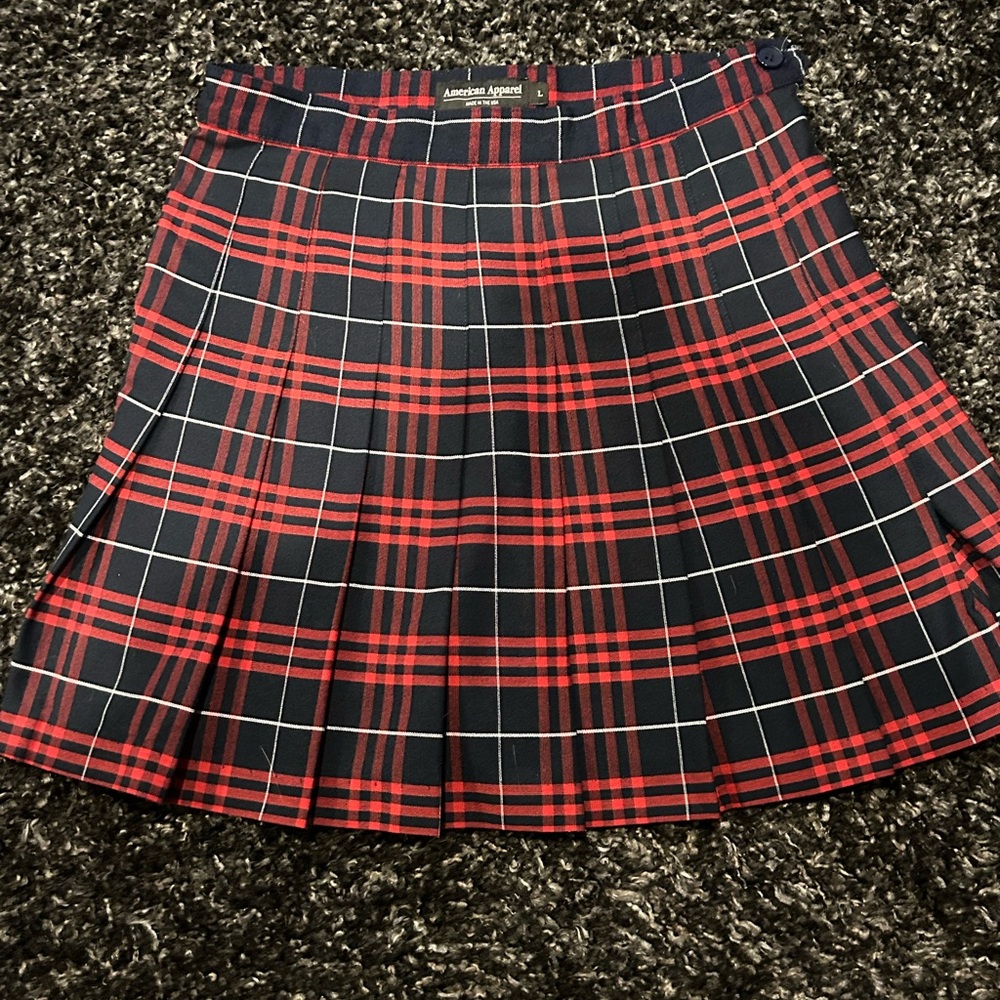 🖤American Apparel Checkered Pleated skirt (L) EUC